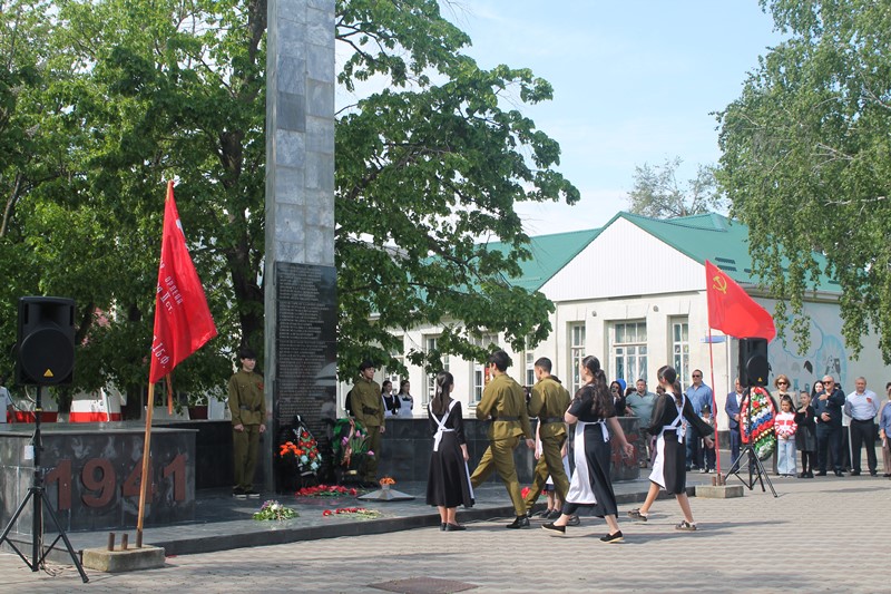 В Адыге-Хабле прошел торжественный митинг, посвященный 80-й годовщине Великой Победы в Великой Отечественной войне.