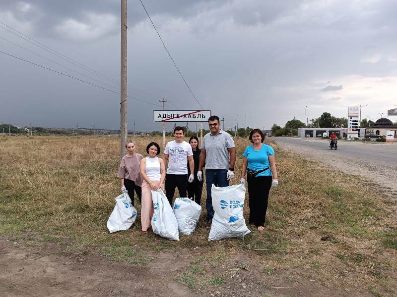 В Адыге-Хабльском районе прошел республиканский субботник в преддверии празднования Дня КЧР и г.Черкесск.