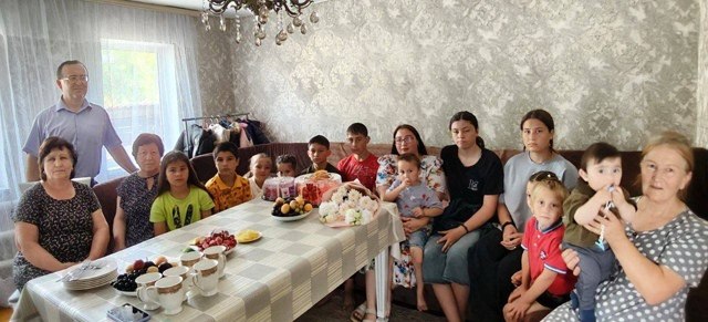 Чествование многодетной семьи прошло в ауле Баралки Адыге-Хабльского района.