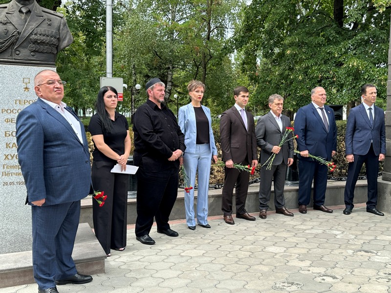 В Карачаево-Черкесии почтили память детей, ставших жертвами войны в Донбассе.