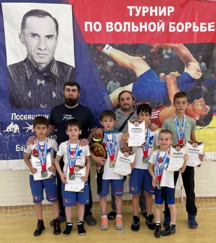 Открытый турнир по вольной борьбе среди школьников памяти Тачахова Байзета.
