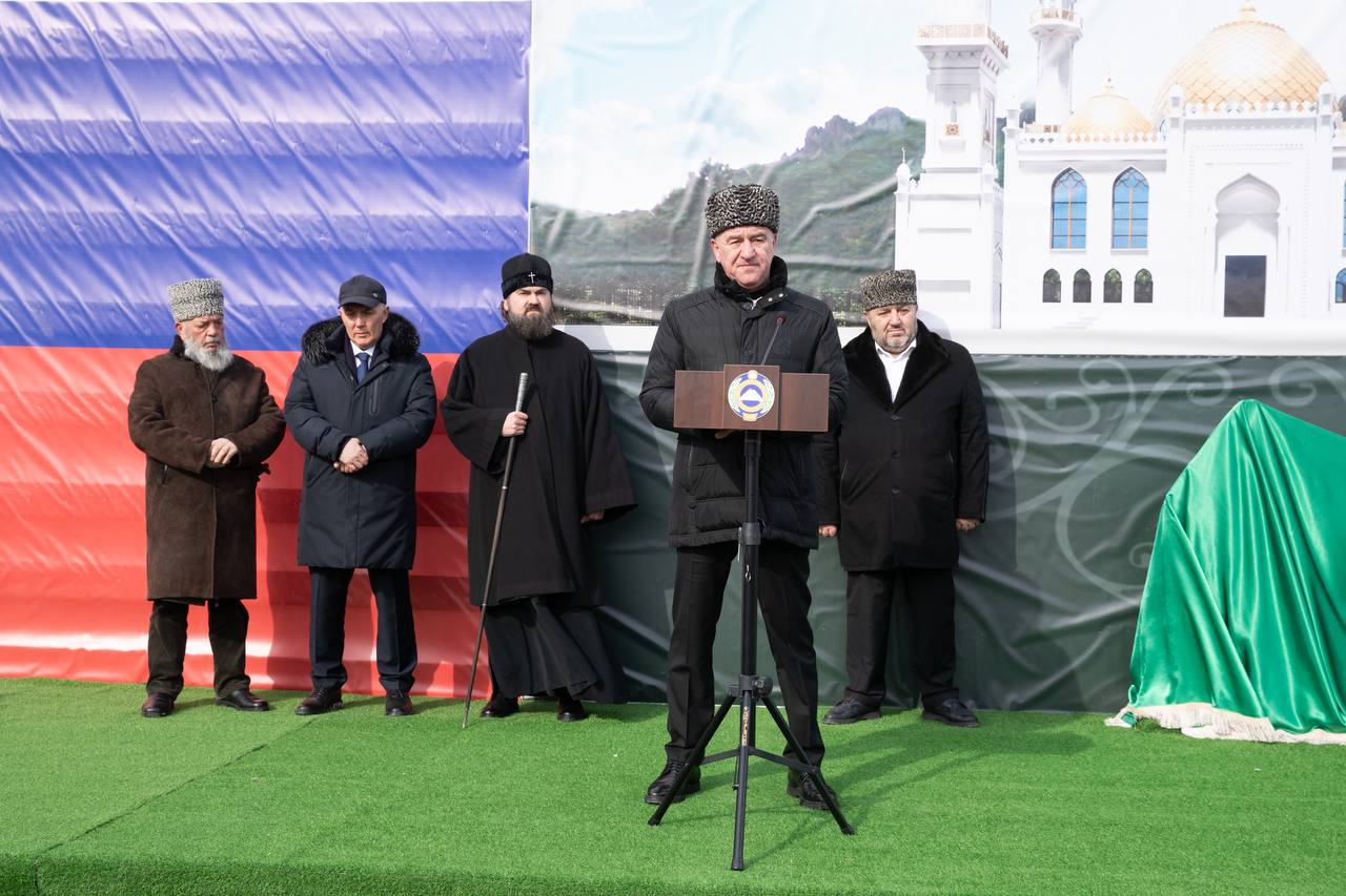 В КЧР заложили камень в основание мечети имени Исмаила-Хаджи Бердиева.