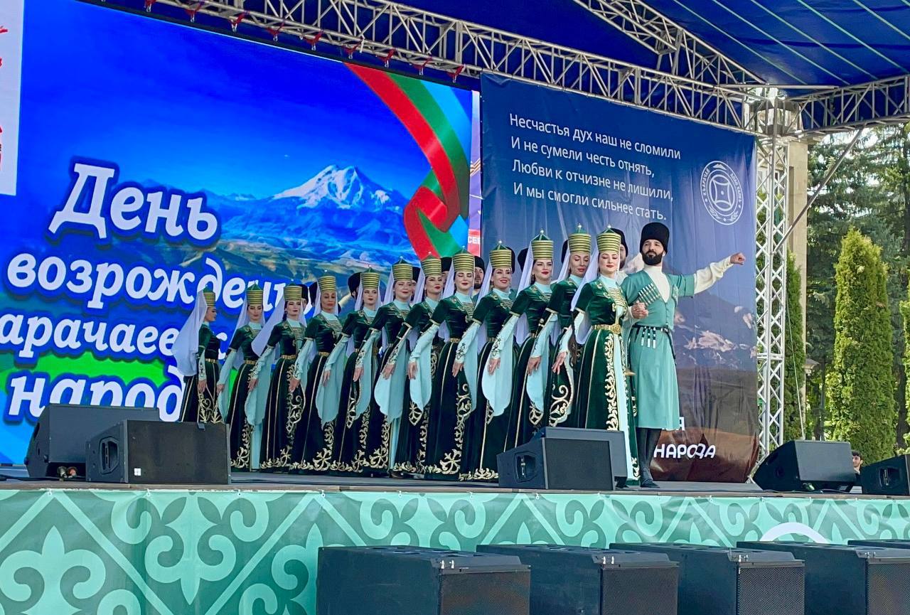 В Карачаевске прошли мероприятия к 80-летию Победы в Великой Отечественной войне и ко Дню возрождения карачаевского народа.