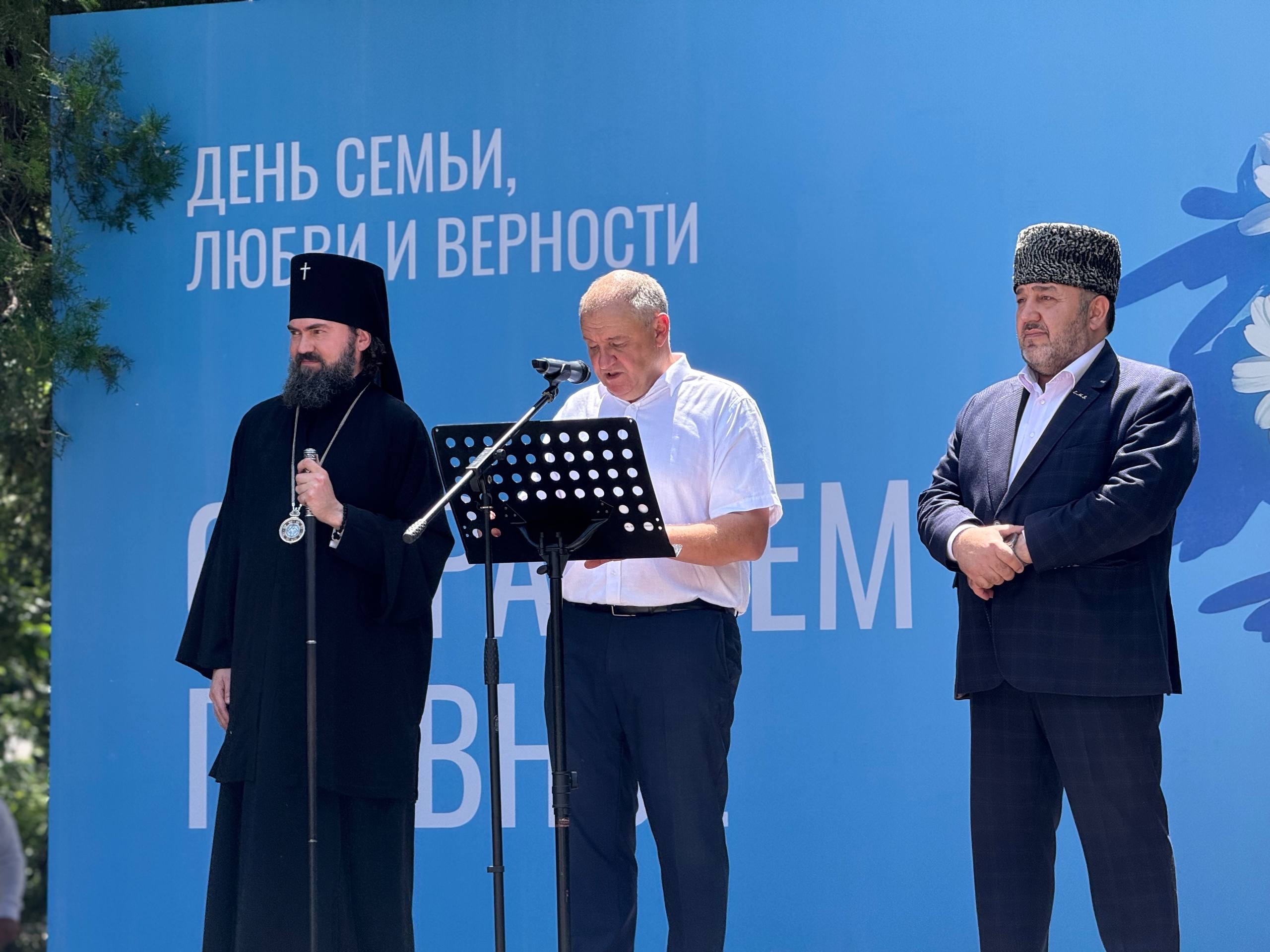 В столице КЧР состоялся семейный фестиваль «Крепкая семья - сильная Россия».