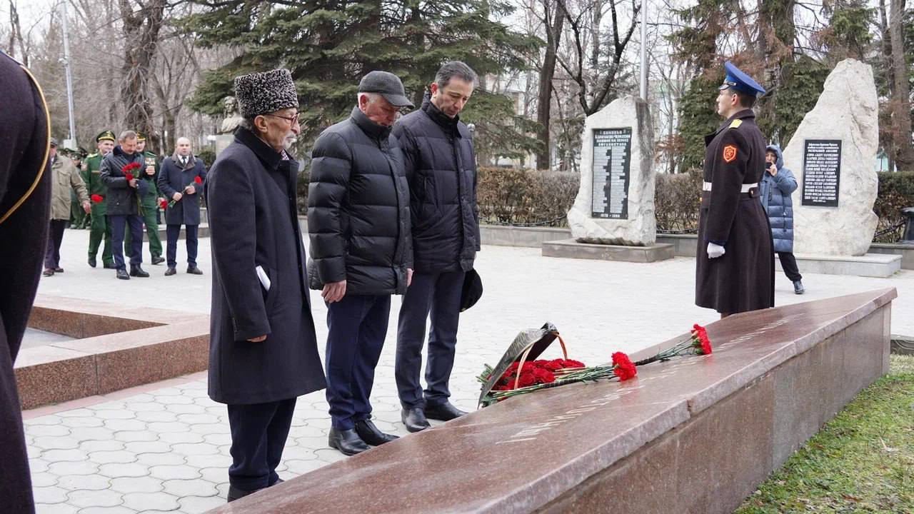 В столице КЧР прошел митинг, посвященный 82-й годовщине освобождения Черкесска от фашистских захватчиков.