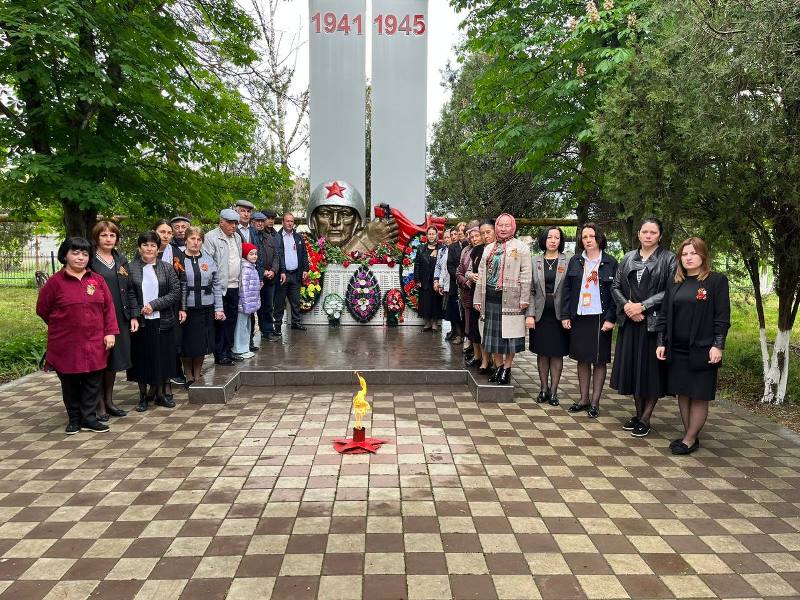 Возложение венков и цветов к памятникам участникам Великой Отечественной войны 1941-1945 годов прошло в Адыге-Хабльском муниципальном районе 9 Мая 2024 года «Никто не забыт, ни что не забыто…».