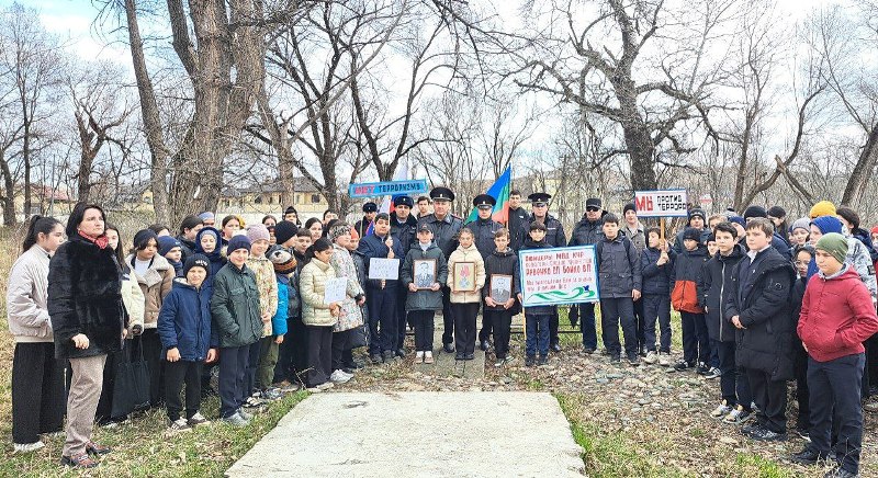 Акция «Минута молчания», памяти офицеров МВД, прошла в Адыге-Хабльском районе.