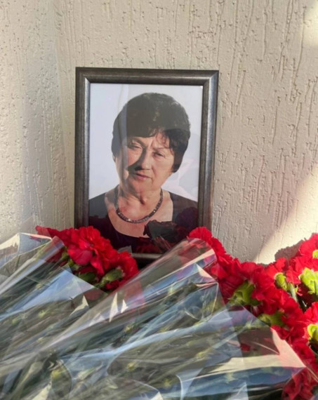 Открытие памятной мемориальной доски заслуженному врачу РСФСР Хаджимусовой Л.М.. Открытие памятной мемориальной доски заслуженному врачу РСФСР Хаджимусовой Л.М..