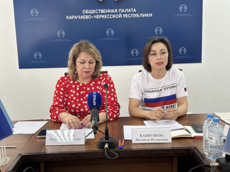 В Народном фронте в КЧР обсудили отработку обращений от жителей республики на Прямую линию Президента РФ. В Народном фронте в КЧР обсудили отработку обращений от жителей республики на Прямую линию Президента РФ.