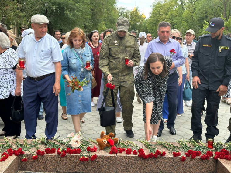 Глава КЧР Рашид Темрезов обратился к жителям республики в День памяти детей-жертв войны в Донбассе. Глава КЧР Рашид Темрезов обратился к жителям республики в День памяти детей-жертв войны в Донбассе.