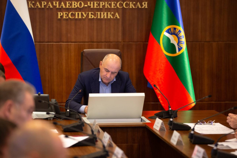 Глава КЧР Рашид Темрезов провел рабочее совещание с главами городов и районов республики. Глава КЧР Рашид Темрезов провел рабочее совещание с главами городов и районов республики.