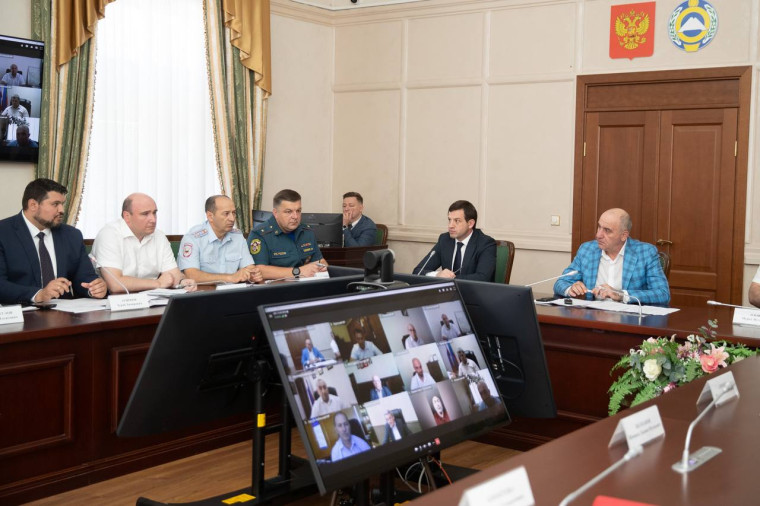 Глава КЧР Рашид Темрезов провел заседание республиканского оргкомитета по подготовке и проведению Дня Республики и Дня города Черкесска. Глава КЧР Рашид Темрезов провел заседание республиканского оргкомитета по подготовке и проведению Дня Республики и Дня города Черкесска.