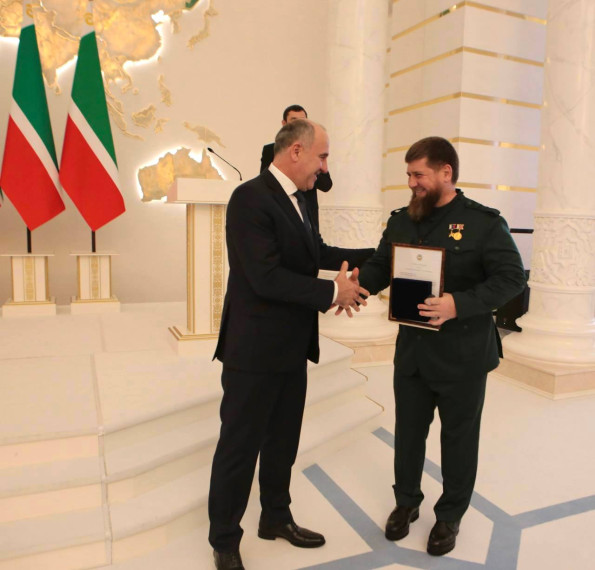 Глава КЧР Рашид Темрезов поздравил жителей и Главу Чеченской республики Рамзана Кадырова с Днем гражданского согласия и единения. Глава КЧР Рашид Темрезов поздравил жителей и Главу Чеченской республики Рамзана Кадырова с Днем гражданского согласия и единения.