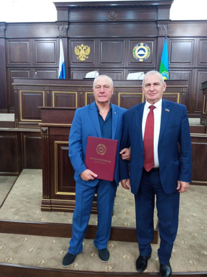 Награждение в Парламенте КЧР ко Дню народного единства. Награждение в Парламенте КЧР ко Дню народного единства.