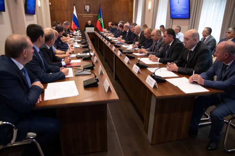 Глава КЧР Р. Темрезов провел заседание регионального оперштаба по реализации мер поддержки участников СВО. Глава КЧР Р. Темрезов провел заседание регионального оперштаба по реализации мер поддержки участников СВО.
