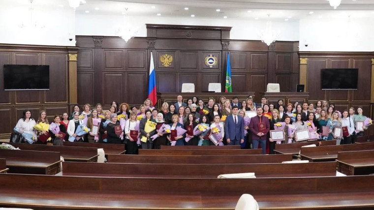 Экономистов Карачаево-Черкесии наградили в честь профессионального праздника. Экономистов Карачаево-Черкесии наградили в честь профессионального праздника.