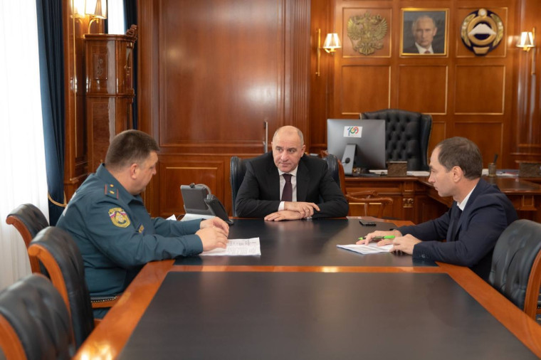 Глава Карачаево-Черкесии Рашид Темрезов поблагодарил всех неравнодушных жителей региона, принявших участие в сборе гуманитарного груза для жителей Палестины. Глава Карачаево-Черкесии Рашид Темрезов поблагодарил всех неравнодушных жителей региона, принявших участие в сборе гуманитарного груза для жителей Палестины.