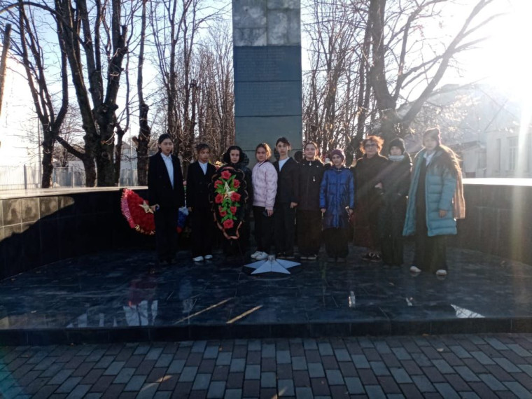 Тематический час "Подвиг твой бессмертен". Тематический час "Подвиг твой бессмертен".