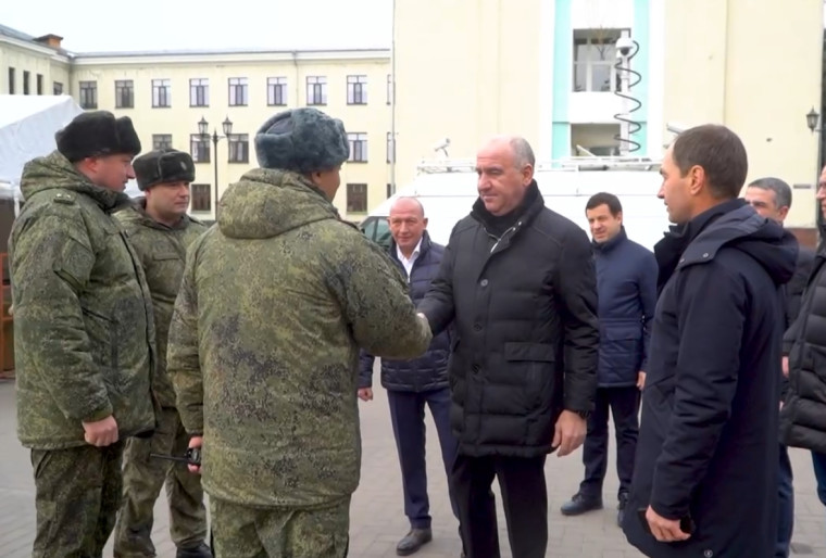 Более 40 тысяч человек посетили выставку трофейной техники в столице КЧР. Более 40 тысяч человек посетили выставку трофейной техники в столице КЧР.
