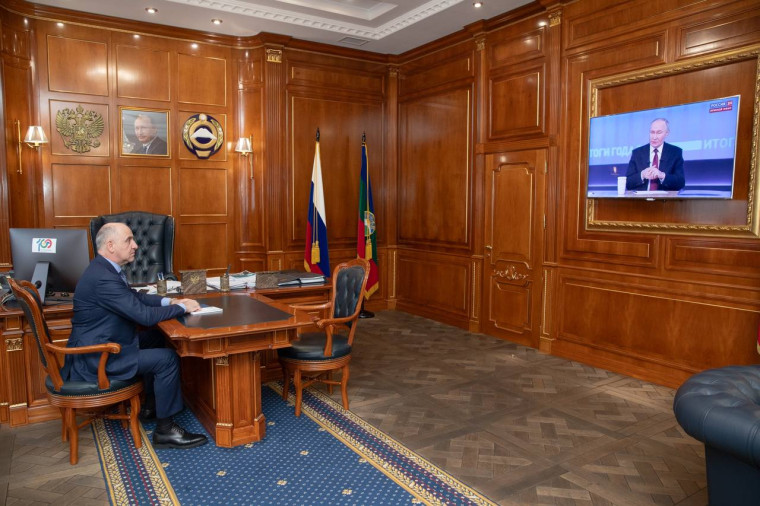 На Прямую линию Президента России Владимира Путина уже поступило более 2 млн звонков и обращений от жителей страны. На Прямую линию Президента России Владимира Путина уже поступило более 2 млн звонков и обращений от жителей страны.
