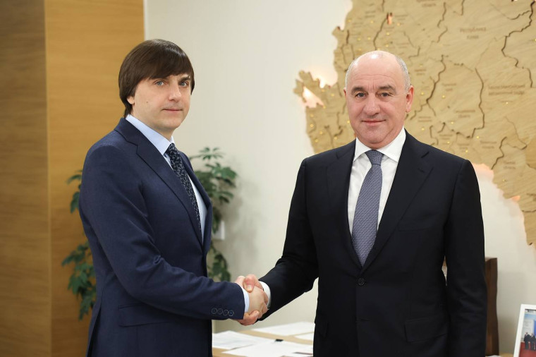 Рашид Темрезов в Москве обсудил с Министром просвещения РФ Сергеем Кравцовым ключевые вопросы развития образования в КЧР. Рашид Темрезов в Москве обсудил с Министром просвещения РФ Сергеем Кравцовым ключевые вопросы развития образования в КЧР.