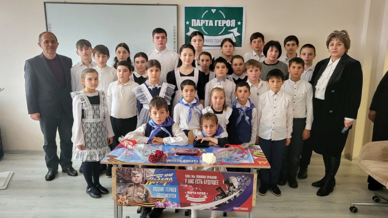 Торжественное открытие "Парты Героя" Джамбекова Ауэса прошло школе а.Баралки Адыге-Хабльского района. Торжественное открытие "Парты Героя" Джамбекова Ауэса прошло школе а.Баралки Адыге-Хабльского района.