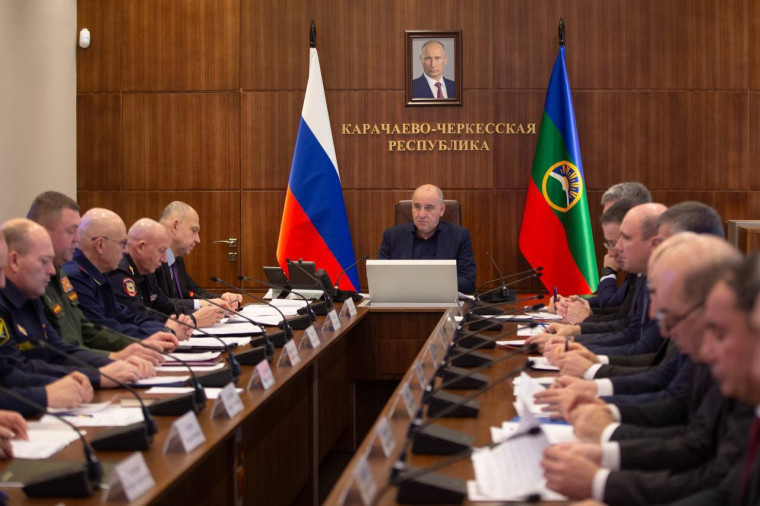Глава КЧР Рашид Темрезов провел заседание республиканского Оперативного штаба. Глава КЧР Рашид Темрезов провел заседание республиканского Оперативного штаба.