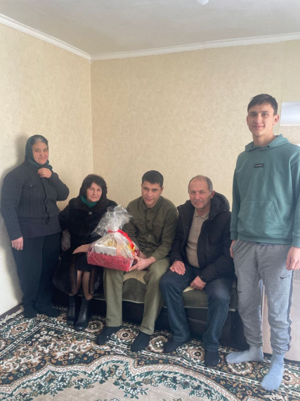 В Адыге-Хабльском районе поздравили с Днем защитника Отечества участников СВО. В Адыге-Хабльском районе поздравили с Днем защитника Отечества участников СВО.