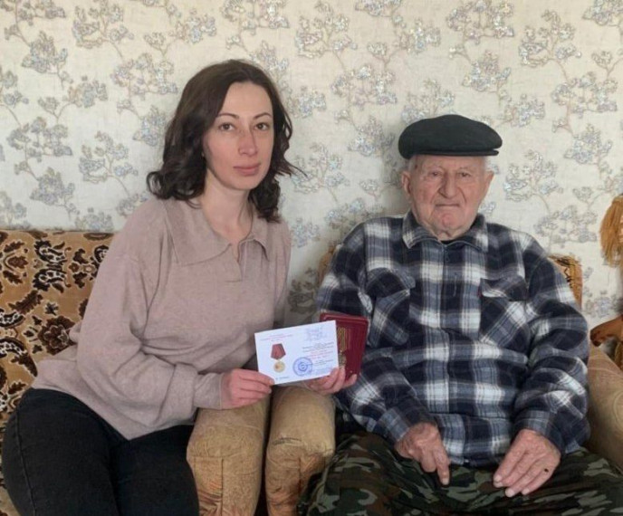 В Грушкинском сельском поселении вручили юбилейные медали "80 лет Победы в Великой Отечественной войне 1941-1945 годов". В Грушкинском сельском поселении вручили юбилейные медали "80 лет Победы в Великой Отечественной войне 1941-1945 годов".
