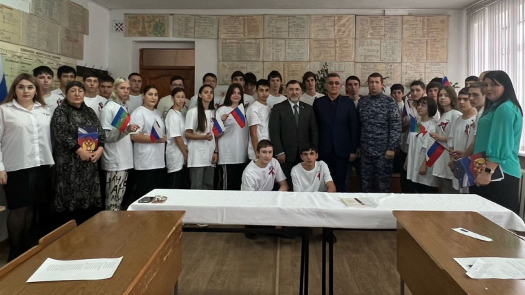 В "Многопрофильном технологическом колледже" прошла лекция, посвященная 30-летию Конституции РФ. В "Многопрофильном технологическом колледже" прошла лекция, посвященная 30-летию Конституции РФ.