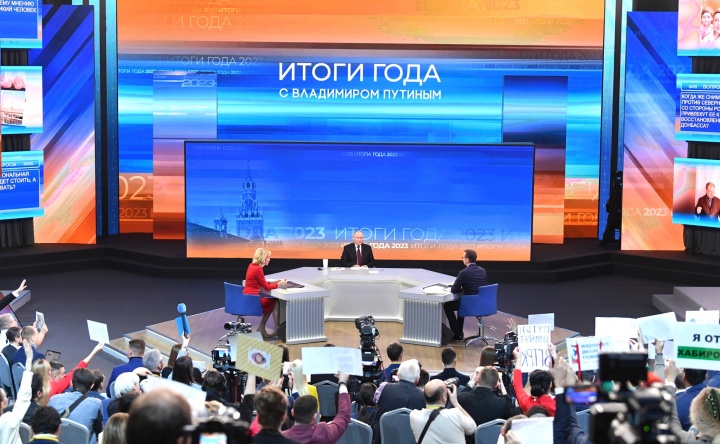 Президент России Владимир Путин озвучил ключевые векторы дальнейшего развития государства на «Прямой линии» с жителями страны. Президент России Владимир Путин озвучил ключевые векторы дальнейшего развития государства на «Прямой линии» с жителями страны.
