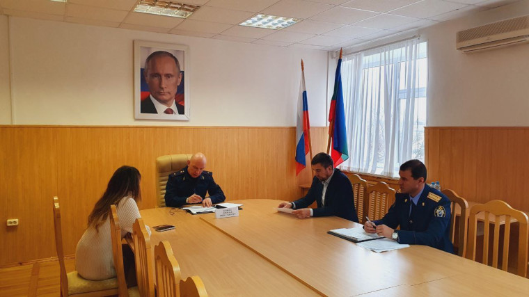 Руководитель регионального следственного управления СКР провел прием граждан в администрации Адыге-Хабльского муниципального района. Руководитель регионального следственного управления СКР провел прием граждан в администрации Адыге-Хабльского муниципального района.