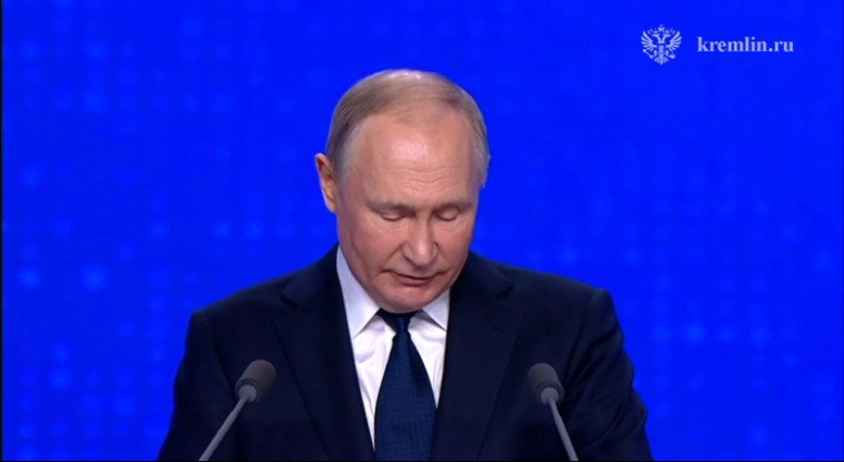 «Единая Россия» единогласно поддержала выдвижение Владимира Путина кандидатом в Президенты Российской Федерации. «Единая Россия» единогласно поддержала выдвижение Владимира Путина кандидатом в Президенты Российской Федерации.