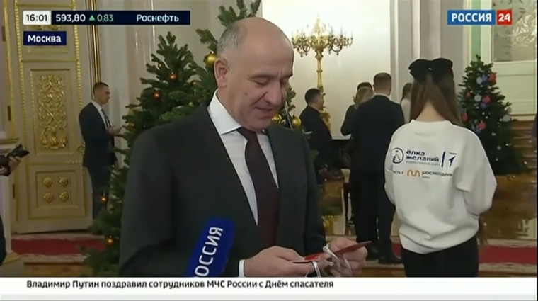 Глава Карачаево-Черкесии Рашид Темрезов в Кремле принял участие во Всероссийской акции «Елка желаний». Глава Карачаево-Черкесии Рашид Темрезов в Кремле принял участие во Всероссийской акции «Елка желаний».