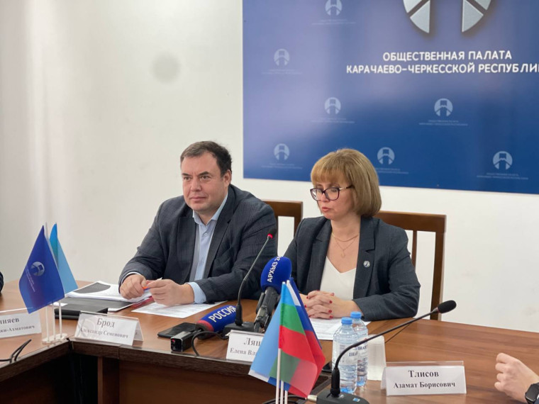Александр Брод провел заседание Общественного штаба Карачаево-Черкесии по наблюдению за выборами. Александр Брод провел заседание Общественного штаба Карачаево-Черкесии по наблюдению за выборами.