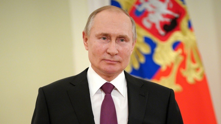 Владимир Путин: Мы гордимся нашими родными армией и флотом, их стойким, неустрашимым характером, который закалялся в суровых битвах. Владимир Путин: Мы гордимся нашими родными армией и флотом, их стойким, неустрашимым характером, который закалялся в суровых битвах.
