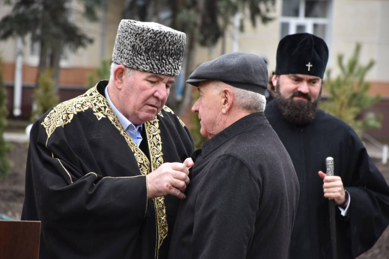 Мир и спокойствие в регионе - результат стараний Главы региона Рашида Темрезова, - Исмаил-хаджи Бердиев. Мир и спокойствие в регионе - результат стараний Главы региона Рашида Темрезова, - Исмаил-хаджи Бердиев.