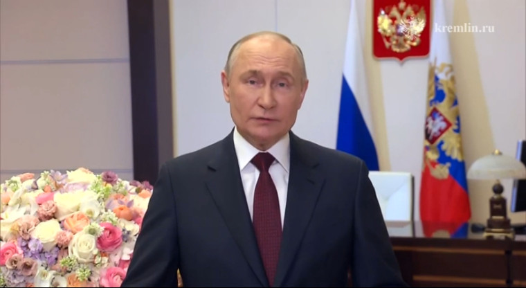 Владимир Путин: Дорогие женщины, вы способны преображать мир своей красотой, мудростью и душевной щедростью. Владимир Путин: Дорогие женщины, вы способны преображать мир своей красотой, мудростью и душевной щедростью.
