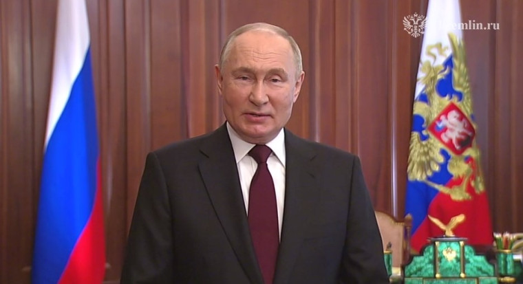 Владимир Путин в преддверии стартующего завтра трехдневного голосования обратился к россиянам, призвал всех прийти на выборы. Владимир Путин в преддверии стартующего завтра трехдневного голосования обратился к россиянам, призвал всех прийти на выборы.