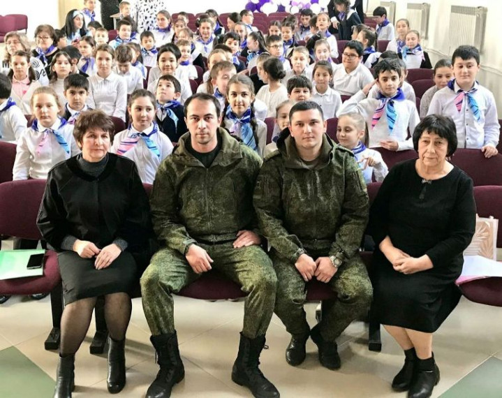 В начальной школе а.Адыге-Хабль совместно с филиалом фонда "Защитники Отечества" и военнослужащими прошел "Урок мужества". В начальной школе а.Адыге-Хабль совместно с филиалом фонда "Защитники Отечества" и военнослужащими прошел "Урок мужества".