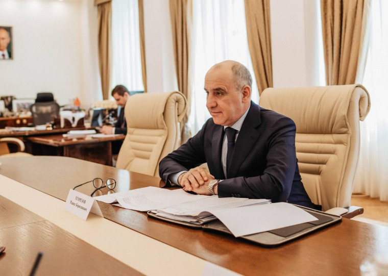 Глава КЧР Рашид Темрезов в Москве встретился с Министром природных ресурсов и экологии России Александром Козловым. Глава КЧР Рашид Темрезов в Москве встретился с Министром природных ресурсов и экологии России Александром Козловым.
