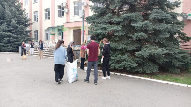 В Адыге-Хабльском районе прошел субботник по благоустройству и санитарной очистке населенных пунктов района. В Адыге-Хабльском районе прошел субботник по благоустройству и санитарной очистке населенных пунктов района.