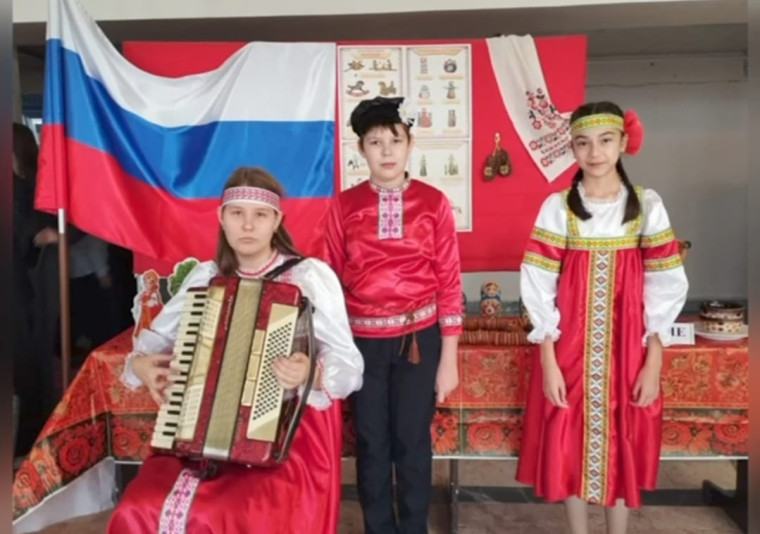 В Адыге-Хабльском районе прошел районный праздник, посвященный Дню народного единства.