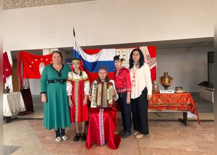 В Адыге-Хабльском районе прошел районный праздник, посвященный Дню народного единства.